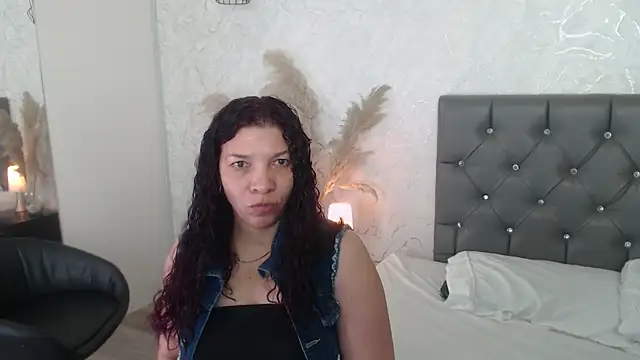 Snapshot of Serena_Houstonn chatting on 06/19/26, 11:03 Serena Houstonn online show from 06/19/26, 11:03