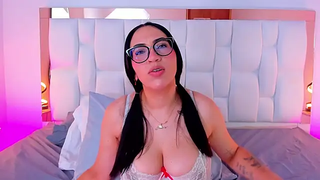 Snapshot of Camille_Juicy chatting on 10/03/25, 12:46 Camille Juicy online show from 10/03/25, 12:46