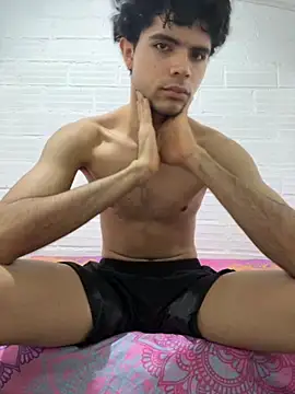 Snapshot of Axel-Mejia chatting on 10/11/25, 03:32 Axel-Mejia online show from 10/11/25, 03:32