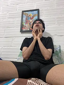 Snapshot of Axel-Mejia chatting on 10/23/25, 01:43 Axel-Mejia online show from 10/23/25, 01:43