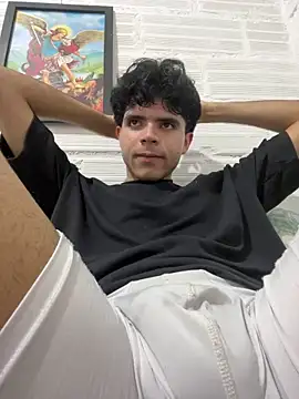 Snapshot of Axel-Mejia chatting on 11/14/25, 02:32 Axel-Mejia online show from 11/14/25, 02:32