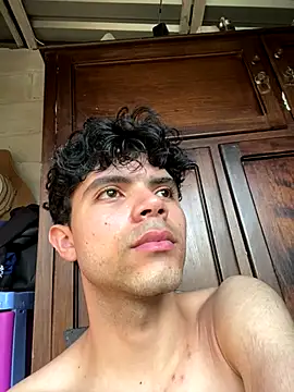 Snapshot of Axel-Mejia chatting on 12/14/25, 08:46 Axel-Mejia online show from 12/14/25, 08:46