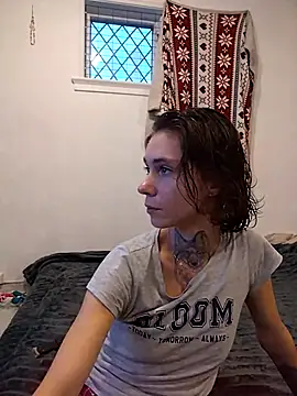 HoneySquirrel online show from 10/15/25, 04:18