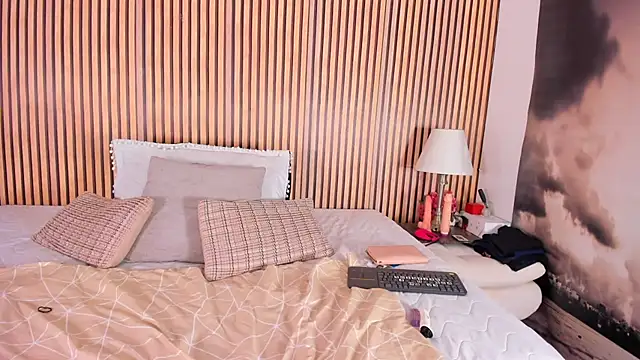 Snapshot of keeyla_stone chatting on 09/18/25, 10:23 keeyla stone online show from 09/18/25, 10:23