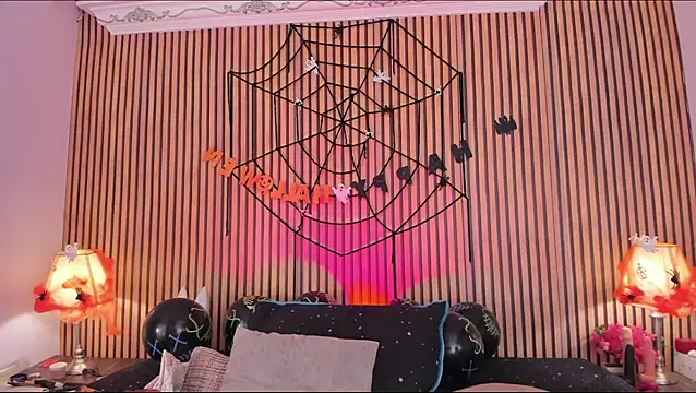 Snapshot of keeyla_stone chatting on 10/30/25, 10:43 keeyla stone online show from 10/30/25, 10:43