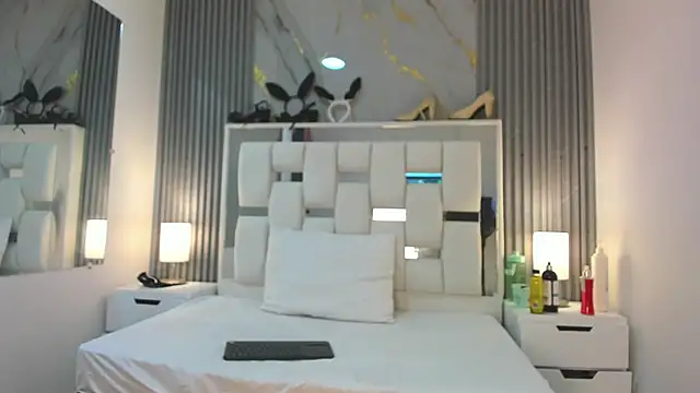 VanessaHard as online show from 10/31/25, 02:18