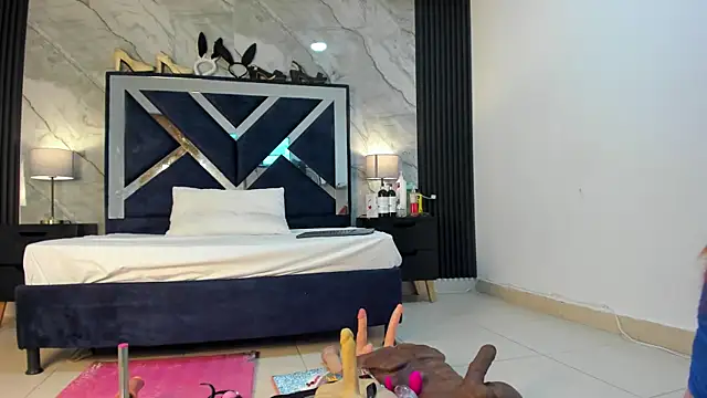 VanessaHard as online show from 11/29/25, 08:01