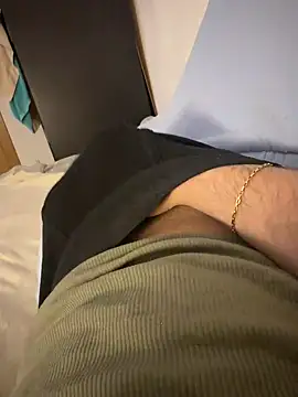 Snapshot of yesirrrr111 chatting on 03/18/26, 04:10 yesirrrr111 online show from 03/18/26, 04:10