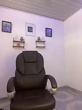 Snapshot of Nicky-222 chatting on 03/21/26, 06:22 Nicky-222 online show from 03/21/26, 06:22