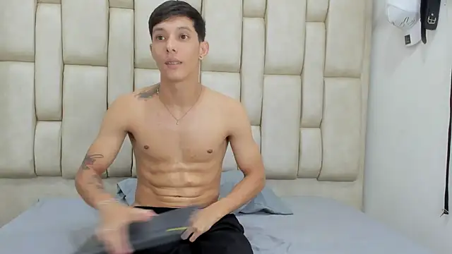 ZafiroAndFlynn online show from 01/07/26, 02:47