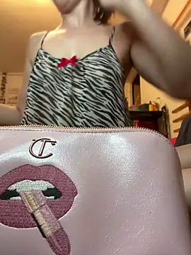 Snapshot of DahliaVonLure chatting on 06/10/26, 12:22 DahliaVonLure online show from 06/10/26, 12:22