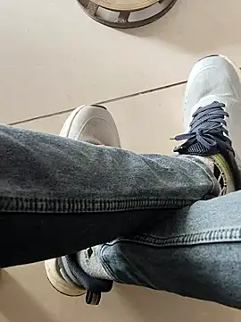 INTERNATIONAL0001 online show from 12/18/25, 08:53