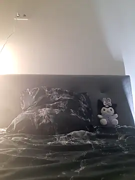 DragonFoxie online show from 09/17/25, 05:47