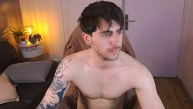 Snapshot of Oscar_Miller_ chatting on 03/25/26, 05:24 Oscar Miller online show from 03/25/26, 05:24