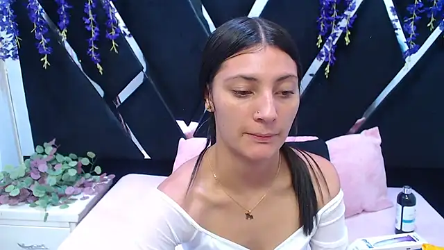 Snapshot of _Luna_Bennett chatting on 04/07/26, 08:20 Luna Bennett online show from 04/07/26, 08:20