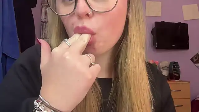 SexySashaxox online show from 02/18/26, 07:32