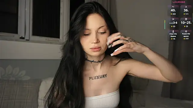 Alice 1n Wonderland  online show from 10/17/25, 03:25