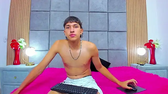 ChanellandMax online show from 09/17/25, 01:02