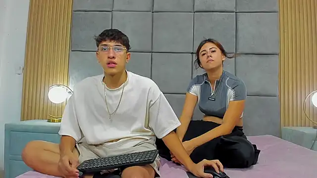 ChanellandMax online show from 11/19/25, 07:25