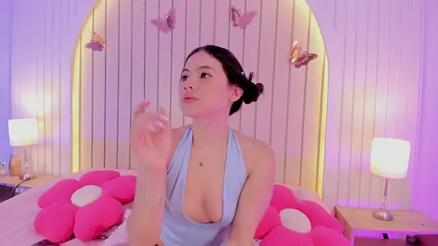 Snapshot of ameliiaa_smith chatting on 10/24/25, 12:08 ameliiaa smith online show from 10/24/25, 12:08