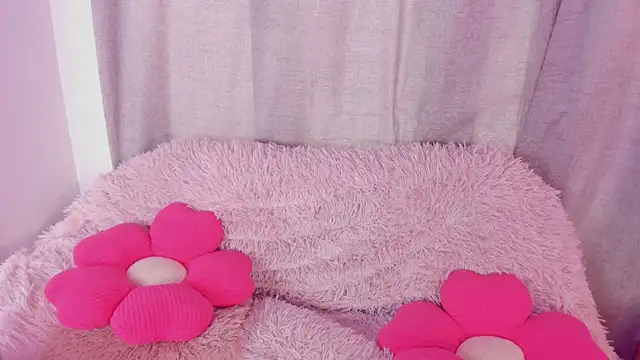 Snapshot of ameliiaa_smith chatting on 12/20/25, 08:16 ameliiaa smith online show from 12/20/25, 08:16