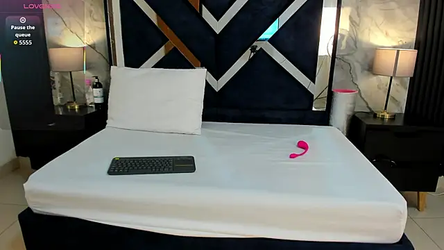 Snapshot of VioletRose_as chatting on 10/26/25, 07:31 VioletRose as online show from 10/26/25, 07:31