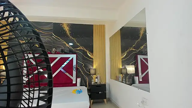 Snapshot of VioletRose_as chatting on 10/30/25, 07:14 VioletRose as online show from 10/30/25, 07:14