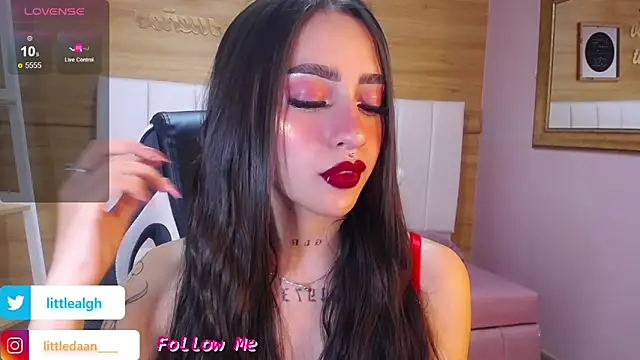 Snapshot of Abril_Velvet_a_ chatting on 10/03/25, 01:08 Abril Velvet a  online show from 10/03/25, 01:08