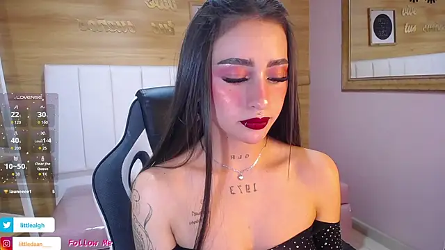 Snapshot of Abril_Velvet_a_ chatting on 10/07/25, 07:44 Abril Velvet a  online show from 10/07/25, 07:44