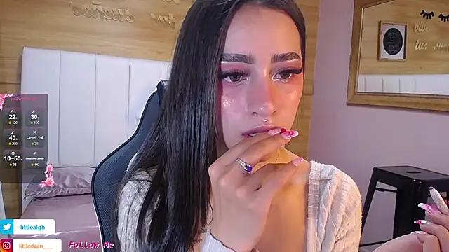 Snapshot of Abril_Velvet_a_ chatting on 10/08/25, 12:58 Abril Velvet a  online show from 10/08/25, 12:58