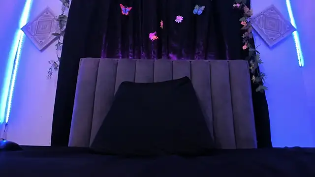 Snapshot of AkiraStone_ chatting on 10/21/25, 12:17 AkiraStone online show from 10/21/25, 12:17