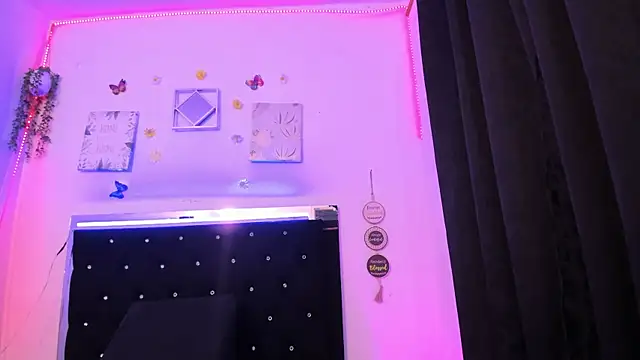 Snapshot of AkariRosetti chatting on 10/22/25, 08:19 AkariRosetti online show from 10/22/25, 08:19