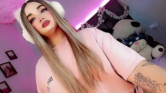 Snapshot of kattie_Sweet_ chatting on 10/18/25, 01:08 kattie Sweet  online show from 10/18/25, 01:08