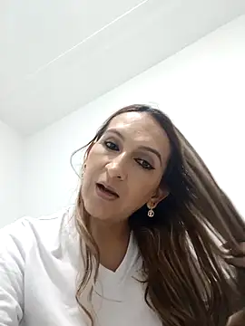 Snapshot of alanastones-19 chatting on 10/10/25, 04:22 alanastones-19 online show from 10/10/25, 04:22