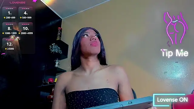 Snapshot of bayolet_ chatting on 09/21/25, 11:45 bayolet online show from 09/21/25, 11:45