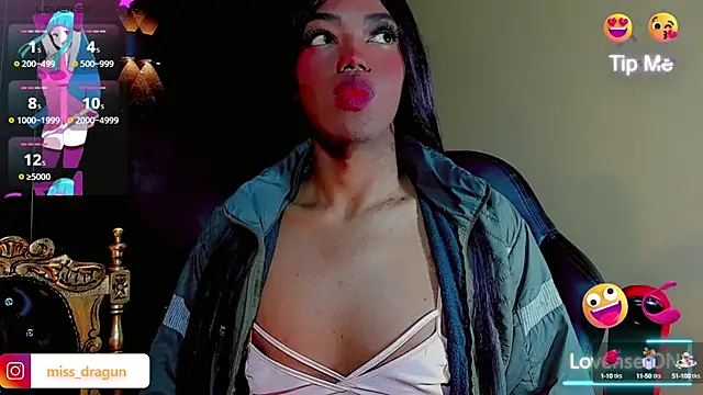 Snapshot of bayolet_ chatting on 09/23/25, 11:02 bayolet online show from 09/23/25, 11:02