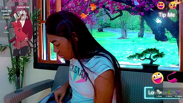 Snapshot of bayolet_ chatting on 11/24/25, 11:32 bayolet online show from 11/24/25, 11:32