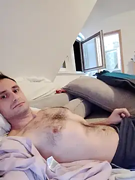 Snapshot of Mili221 chatting on 12/22/25, 03:36 Mili221 online show from 12/22/25, 03:36