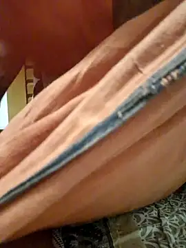 Snapshot of Pirator1 chatting on 09/21/25, 04:08 Pirator1 online show from 09/21/25, 04:08