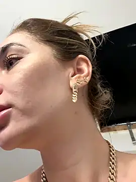 Snapshot of KaseyQuinn_ chatting on 11/12/25, 08:48 KaseyQuinn online show from 11/12/25, 08:48