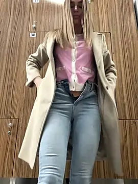 Snapshot of KaseyQuinn_ chatting on 11/21/25, 09:13 KaseyQuinn online show from 11/21/25, 09:13