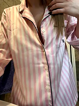 Snapshot of KaseyQuinn_ chatting on 11/26/25, 09:32 KaseyQuinn online show from 11/26/25, 09:32