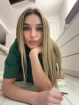 Snapshot of KaseyQuinn_ chatting on 11/29/25, 10:35 KaseyQuinn online show from 11/29/25, 10:35