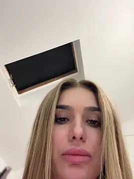 Snapshot of KaseyQuinn_ chatting on 12/04/25, 09:56 KaseyQuinn online show from 12/04/25, 09:56