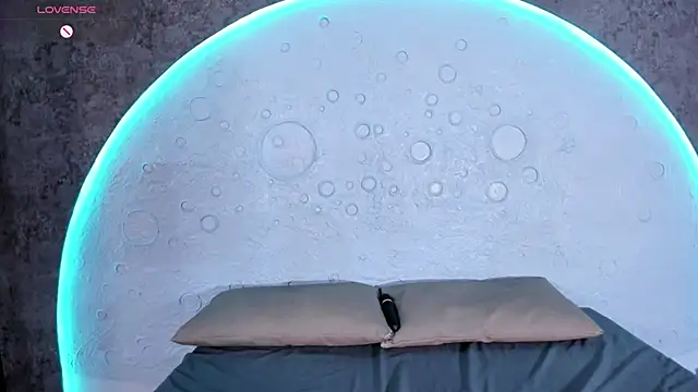 ReinaChloe online show from 09/11/25, 04:40