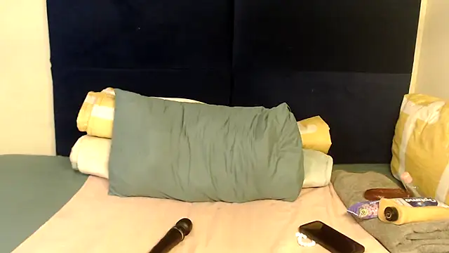 Snapshot of Sexy-Momo chatting on 10/20/25, 09:15 Sexy-Momo online show from 10/20/25, 09:15