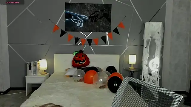 Snapshot of take_me_to_moon chatting on 10/30/25, 01:40 take me to moon online show from 10/30/25, 01:40