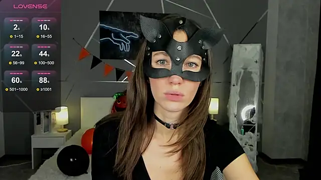 Snapshot of take_me_to_moon chatting on 10/31/25, 01:39 take me to moon online show from 10/31/25, 01:39