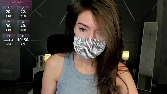 Snapshot of take_me_to_moon chatting on 12/01/25, 01:32 take me to moon online show from 12/01/25, 01:32