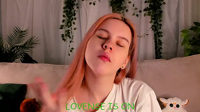 ElizSpieth online show from 10/10/25, 01:59